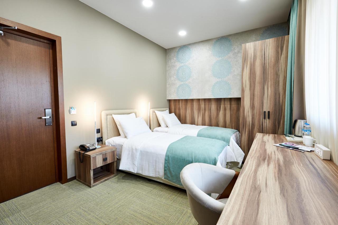 Economy Twin Room with Street View - Non-Smoking