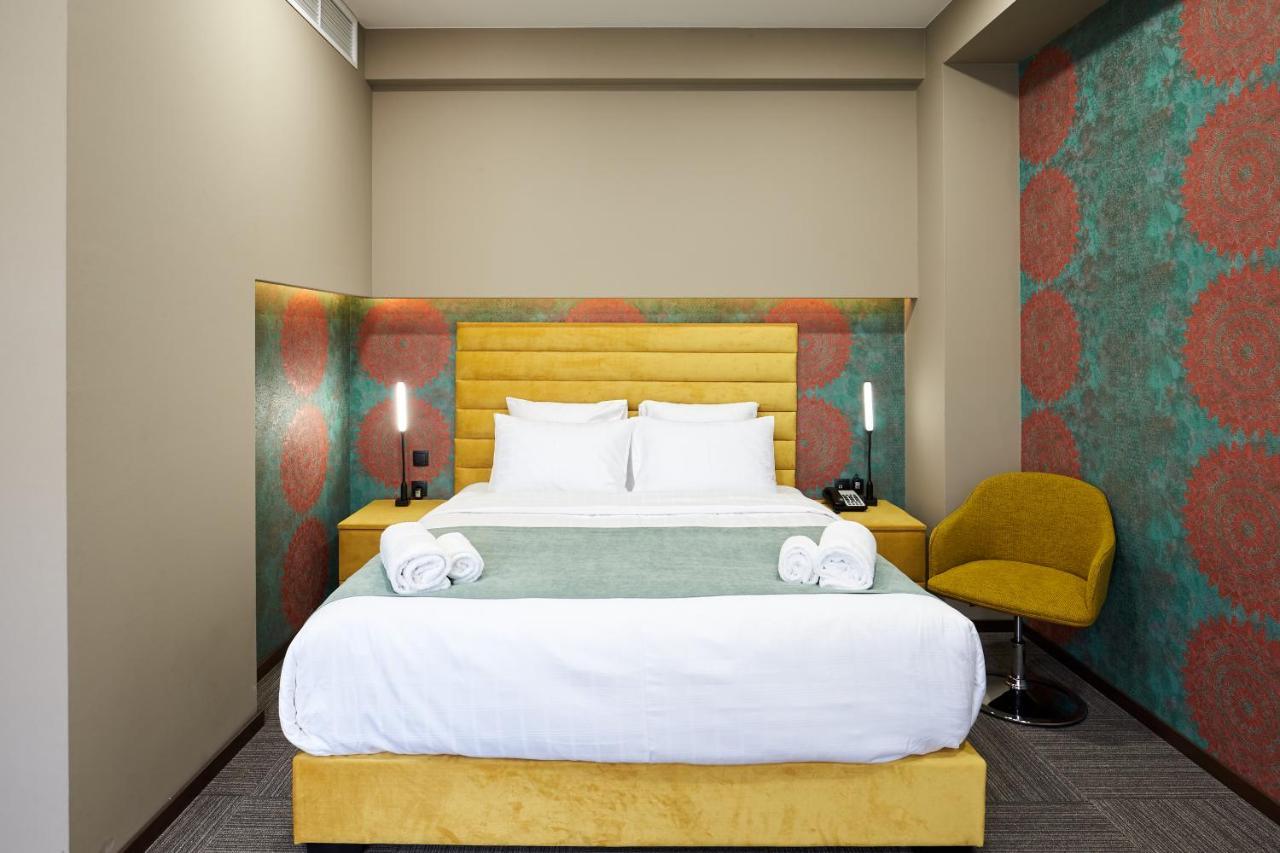 Superior King Room with Balcony and Garden View - Non-Smoking